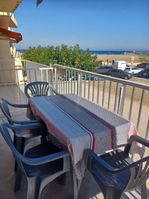 Superbe Appartement Avec Vue Sur Le Port Et Plage Saint-Pierre-la-Mer  Dış mekan fotoğraf